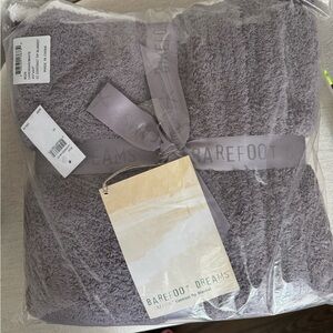 NWT Barefoot Dreams blanket